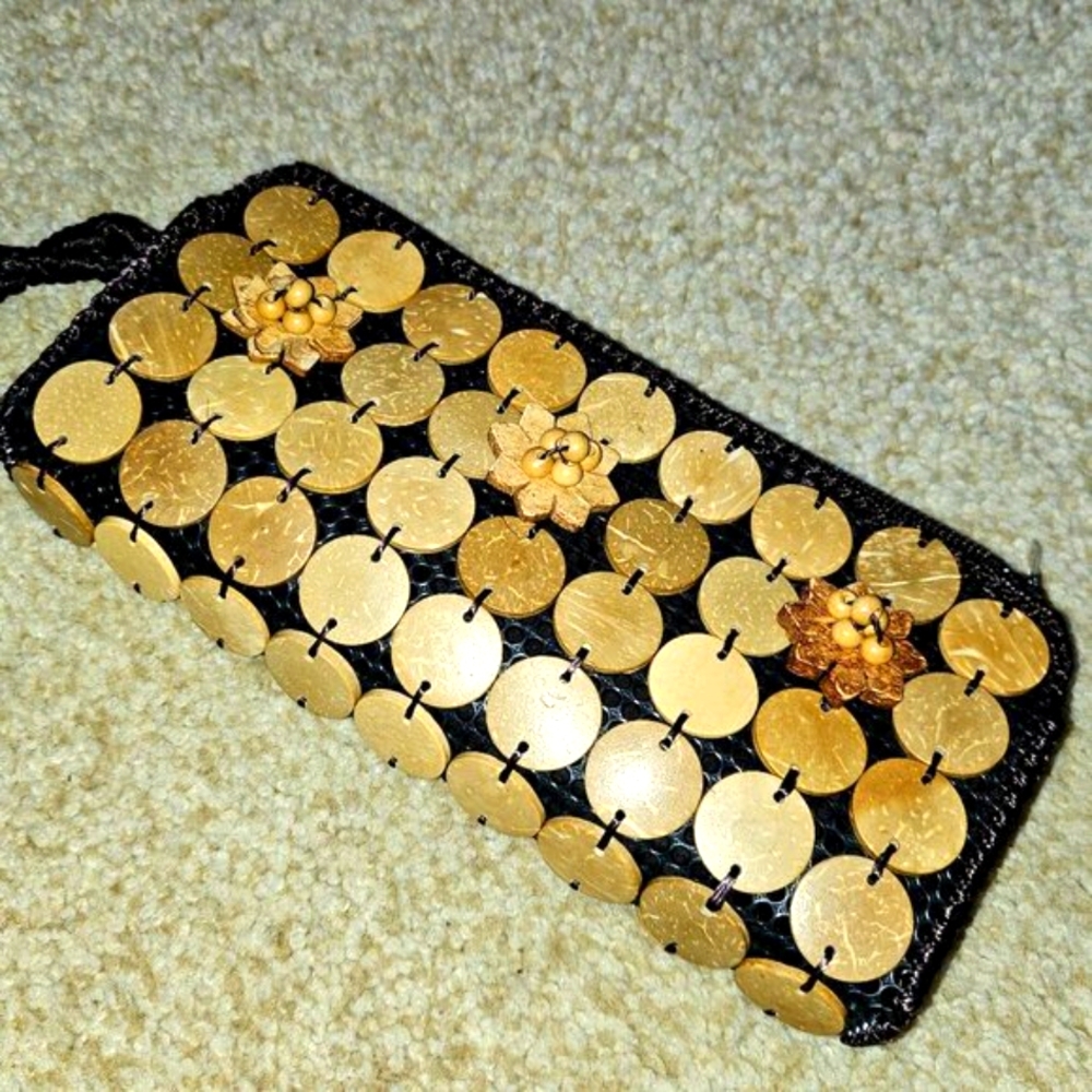 BLACK WOVEN WRISTLET BAG FEATURING ZIPPERED CLOSURE with WOOD ACCENTS